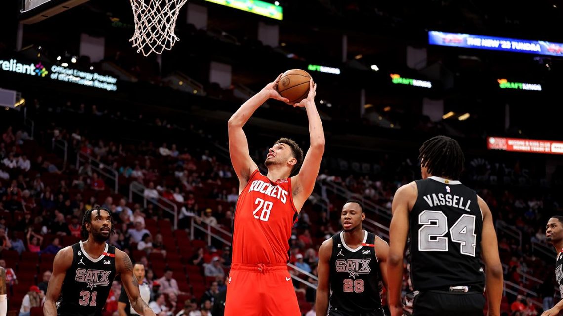 Houston, San Antonio’yu Yine Yendi (Alperen’den double-double) Houston, San Antonio’yu Yine Yendi (Alperen’den double-double)
