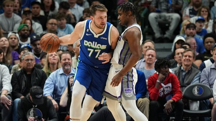 Dallas, Sacramento’yu Yenip Play-In Yarışından Kopmadı