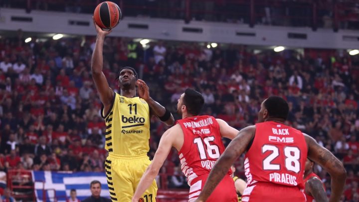 Olympiakos Maçının Yıldızı Hayes-Davis Açıklamalarda Bulundu