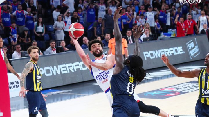 Maç Sonu Analizi: Efes, Fenerbahçe’yi Üst Üste 3. Kez Yenerek Final Biletini Kaptı!