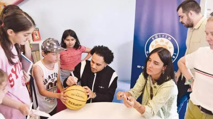 Larkin, Kurucusu Olduğu Vakıf ve Türkiye Hakkında Açıklamalarda Bulundu