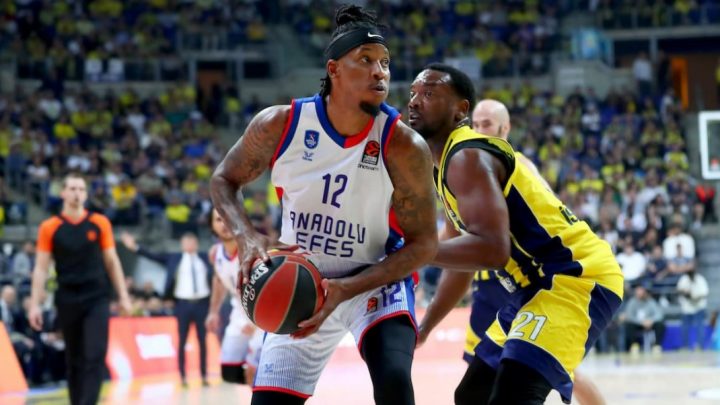 Clyburn, Fenerbahçe Galibiyeti Sonrası Açıklamalarda Bulundu