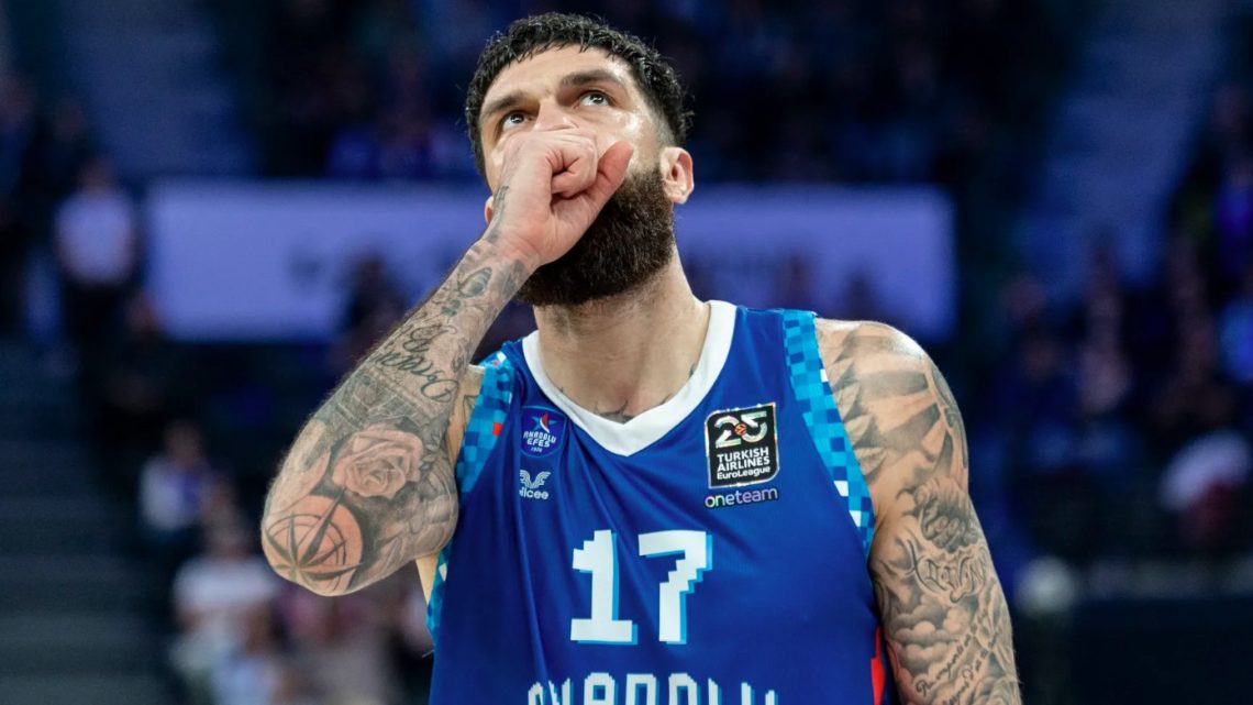 Efes’in Yıldız Uzunu Poirier Ameliyat Oldu ve 2025-26 Sezonunun Yarısını Kaçıracak!