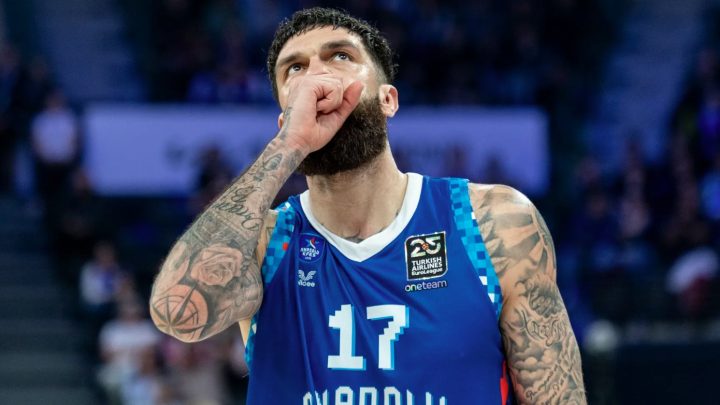 Efes’in Yıldız Uzunu Poirier Ameliyat Oldu ve 2025-26 Sezonunun Yarısını Kaçıracak!